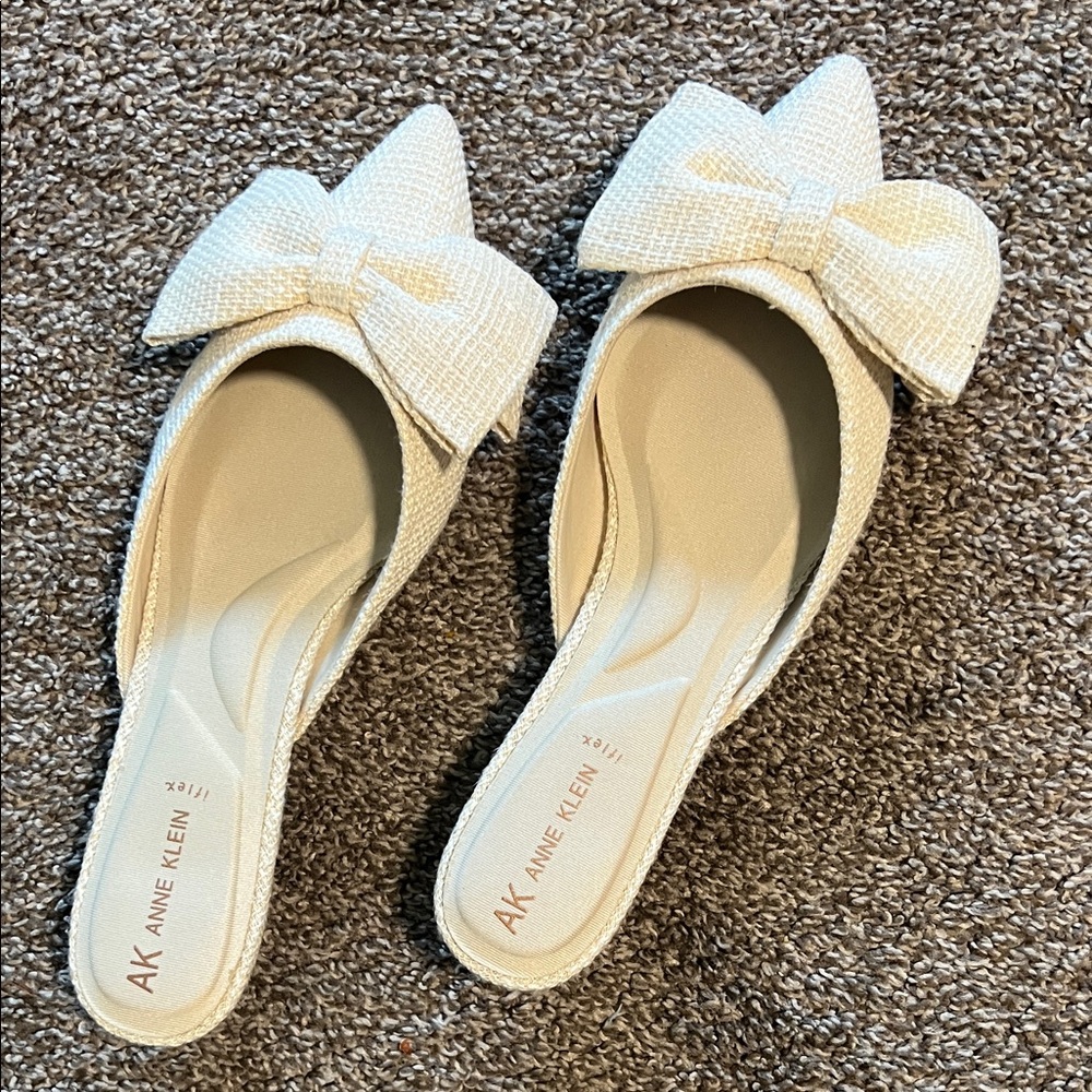 Anne Klein Cream Pointed-Toe Bow Mules